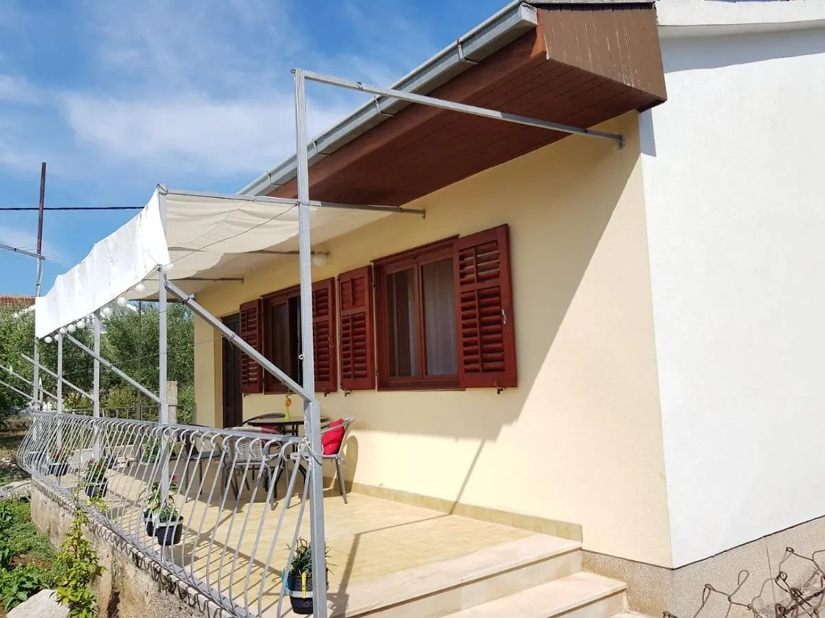 Apartments With A Parking Space Kastel Stafilic, Kastela - 16086