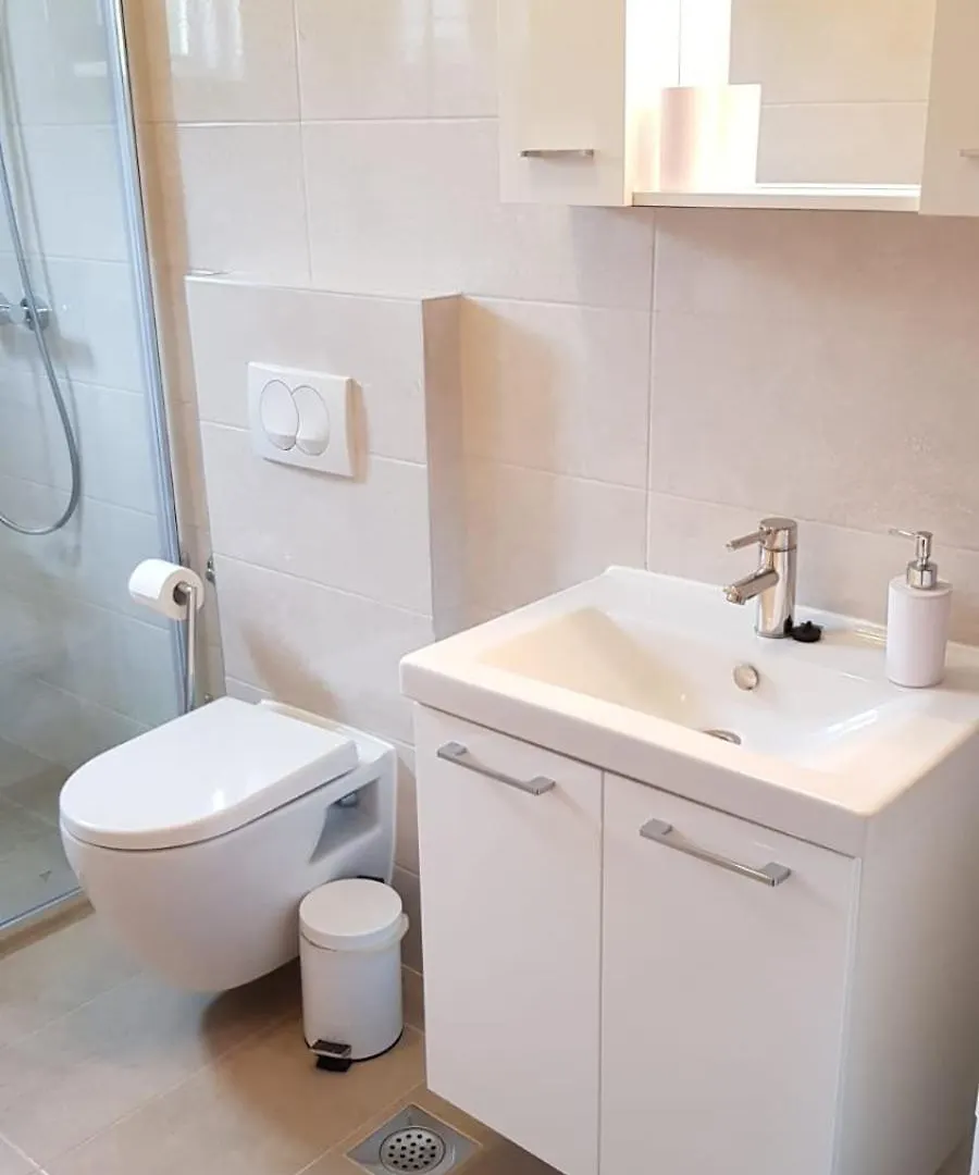 Apartments With A Parking Space Kastel Stafilic, Kastela - 16086 Croatia